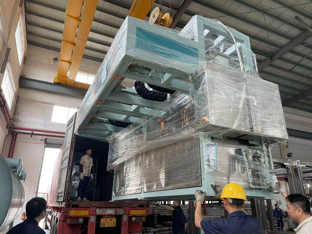 菲律宾双工位成型机发货